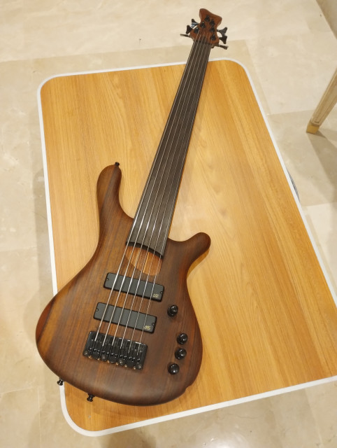 Fame Baphomet 6 Fretless