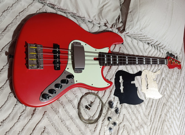 SIRE MARCUS MILLER V3-4 Red Satin nuevo con mejoras y extras