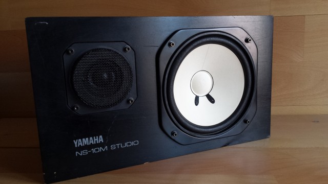 Yamaha NS10M - un solo monitor -