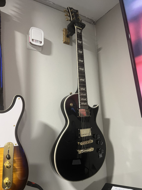 Acepto cambio por superstrato . Ltd EC256 con Seymour Duncan