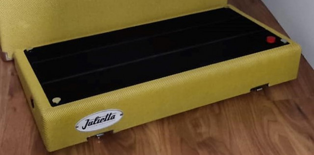 Julietta Custom pedalboard