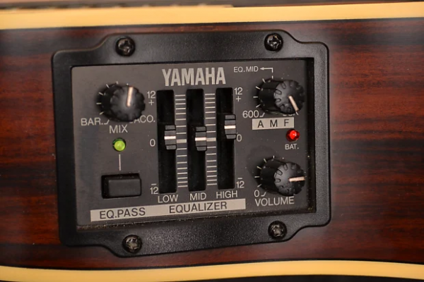 Yamaha APX 8A PREAMP