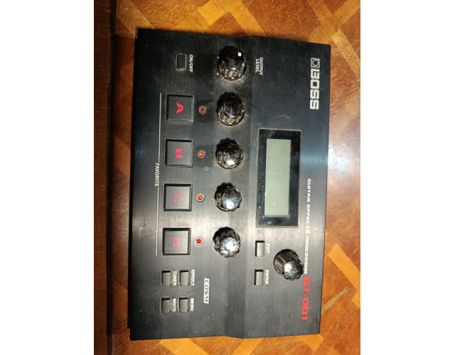 Procesador de estudio BOSS GT001