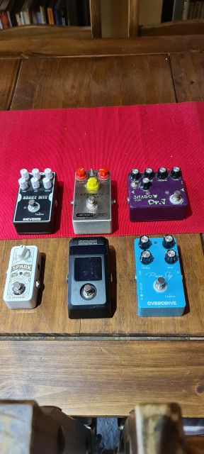 Diferentes pedales delay overdrive reverb Booster ++