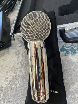 Micrófono valvular M-Audio Sputnik