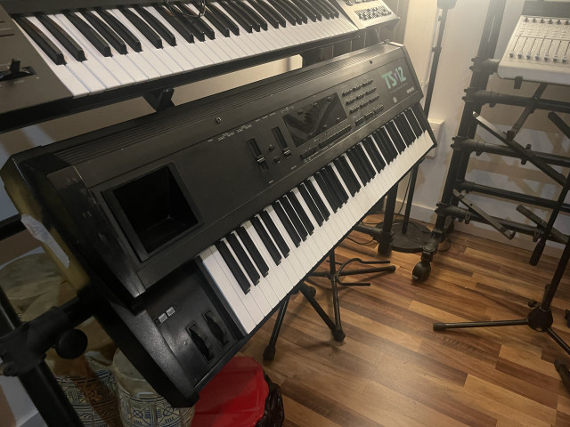 Sintetizador ensoniq TS 12