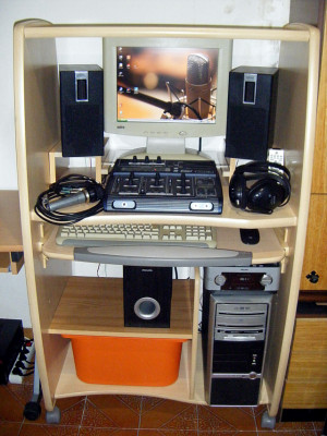 Lote COMPLETO home-studio (mueble, PC, interface, monitores, micro, etc).