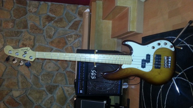 Fender Precision Bass American Deluxe