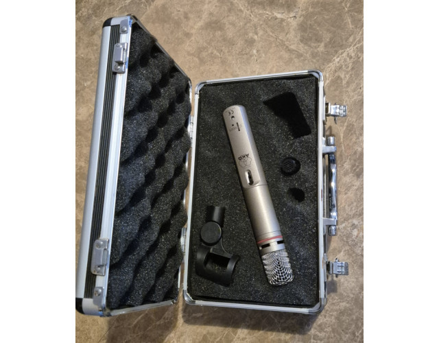 Microfono AKG C1000 con maletín fabricado en Poland