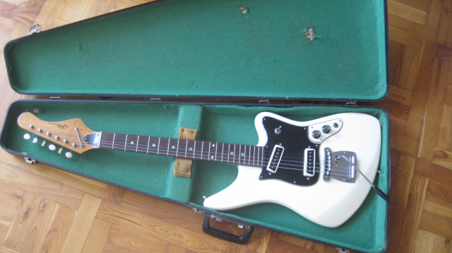 Guitarra Aria Diamond 1532T vintage con funda