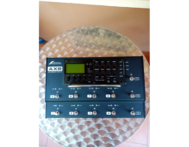 Fractal Audio AX8 (AXE II en formato pedalera)