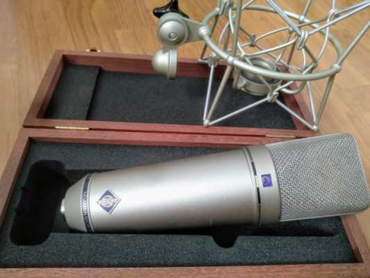 Neumann U87 Ai con suspensión EA 87