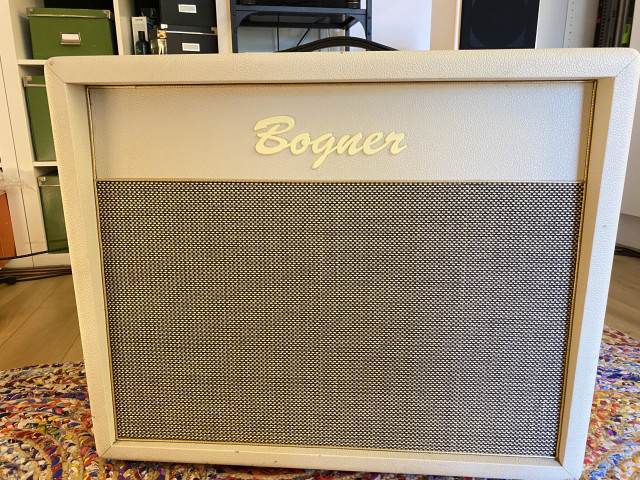 Pantalla Bogner 212C sobredimensionada.