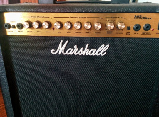 Amplificador Marshall MG 30DFX