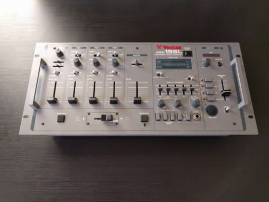 Mesa de mezclas DJ con sampler Vestax PMC15SL
