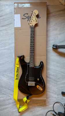 Vendo Squier Affinity Tom Delonge Mod