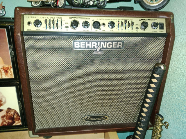 Amplificador acústicao Behringer