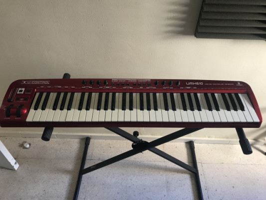 Teclado midi Behringer UMX610