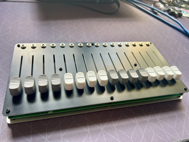 Faderbank 16nx, controlador midi y CV