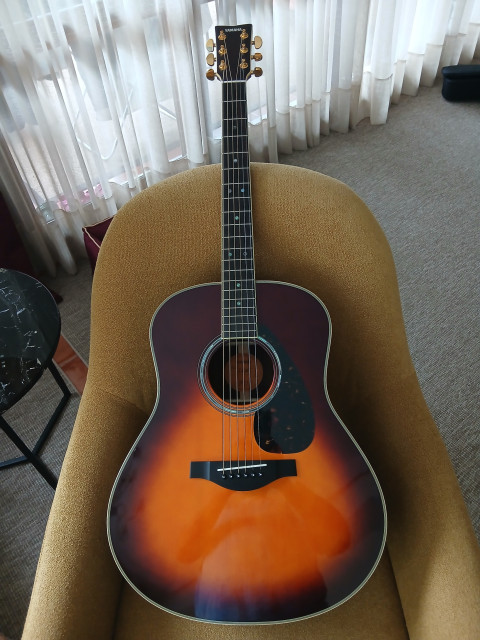 Guitarra acústica yamaha Ll16