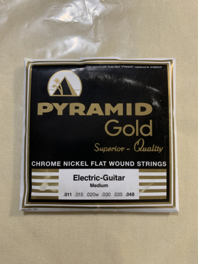 Juego de cuerdas Pyramid Gold Chrome Nickel Flat Wound Medium 11-48