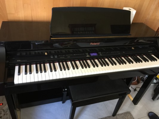 Piano Roland HP207e