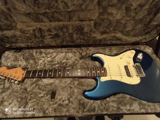Fender AM Ultra Strat HSS RW Cobra Blue
