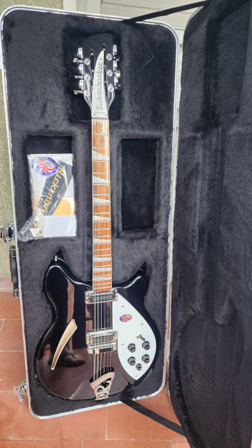 Rickenbacker 360/12 Jetglo , Completamente Nueva aun sin estrenar