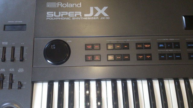 ROLAND SUPER JX 10