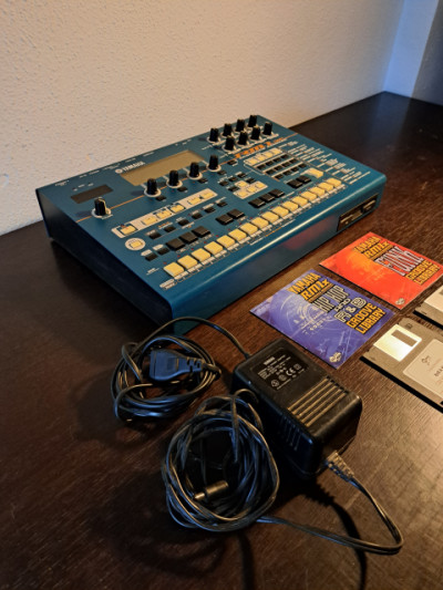 Groovebox Yamaha RM1X + 2 diskettes primeros del fabricante que nadie tiene