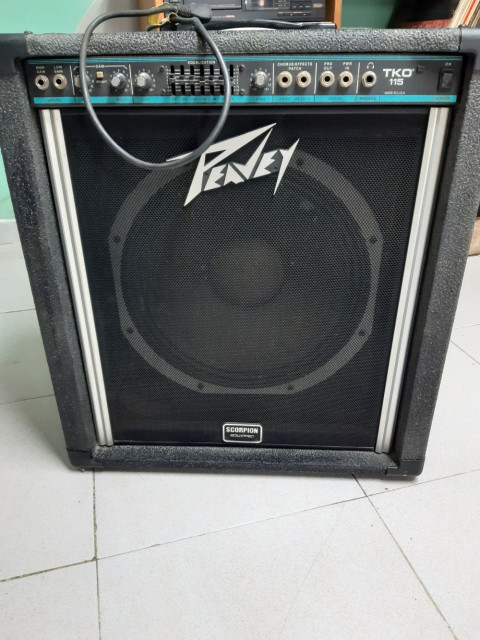 Amplificador Bajo PEAVY TKO-115 Scorpion Equipped