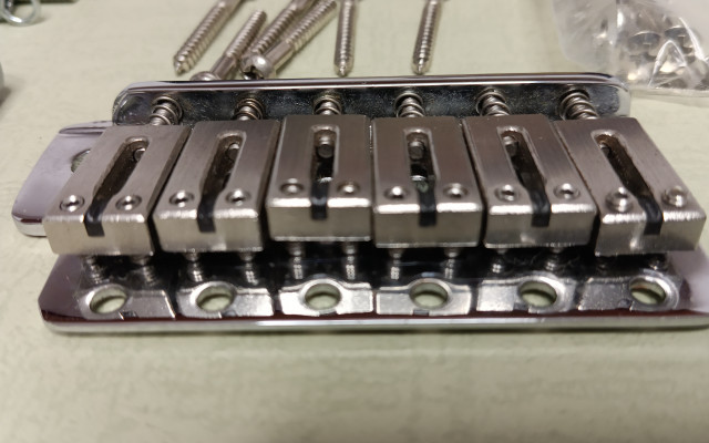 Vintage Style Synchronized Tremolo con selletas Graph Tech