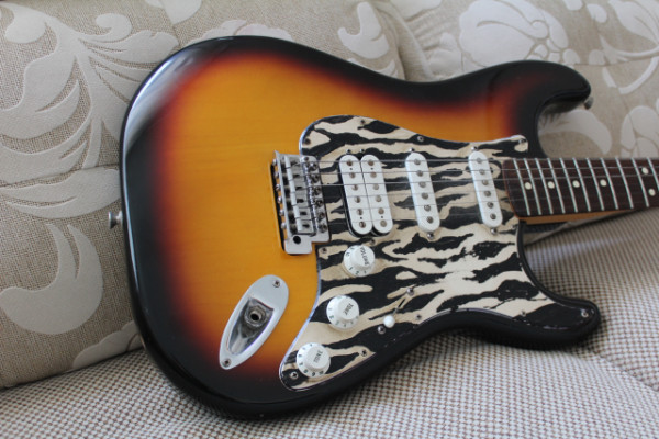 Fender Stratocaster MZ6 Series Sunburst Relic