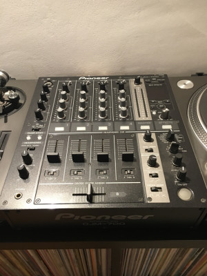 Mixer Pioneer DJM 700K Negro