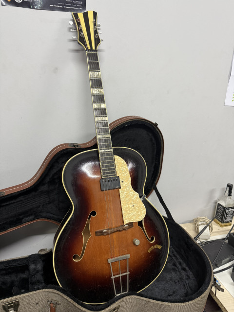 Guitarra archtop Hoyer