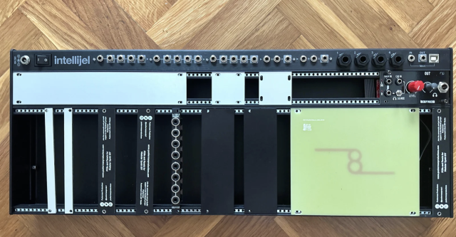 4U Palette Case 104hp + Intellijel 4U Palette Case 104hp bag