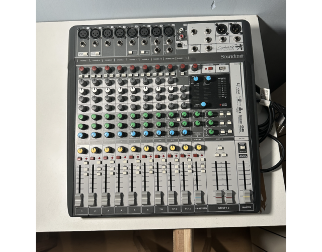 Soundcraft Signature 12MTK mixer