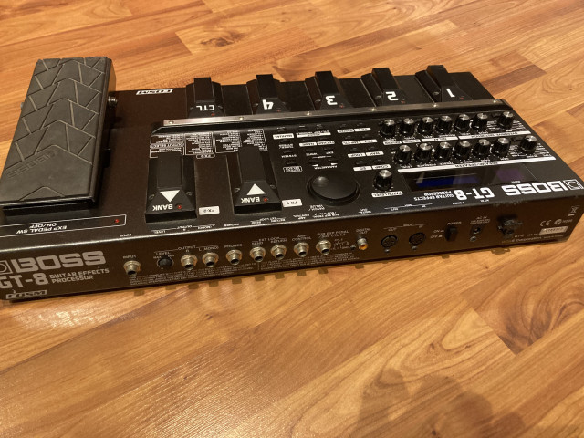 Pedalera Boss GT-8 + Flightcase