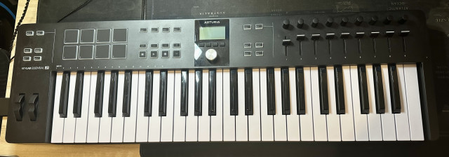 Teclado MIDI Arturia KeyLab Essential 49