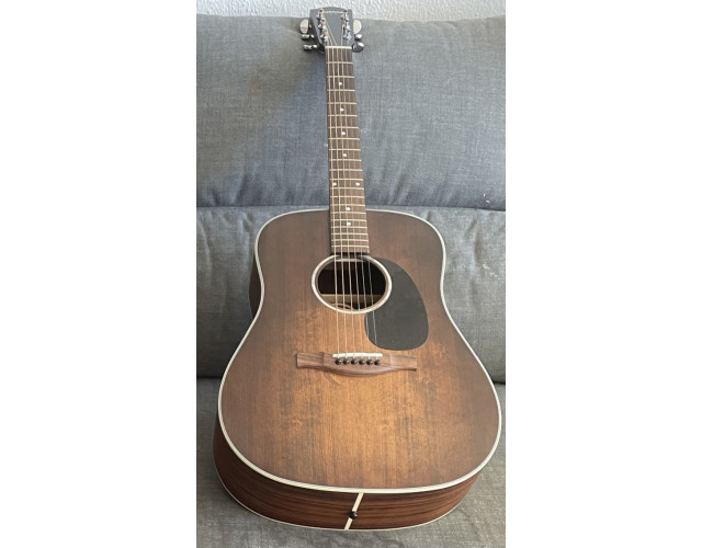 Acústica “dreadnought” Eastman PCH2-D Classic