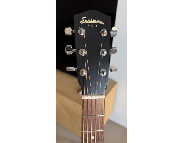 Acústica “dreadnought” Eastman PCH2-D Classic
