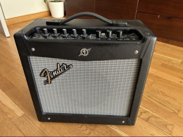 Amplificador Fender Mustsng