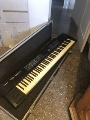 Roland RD-700GX digital piano- AMAZING !