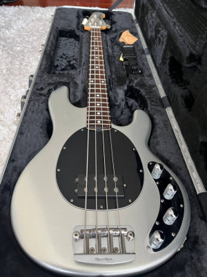 2011 Second-Hand Music Man Stingray 3 EQ H Available for €1,600 in Bizkaia