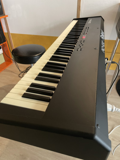 Roland RD100 piano