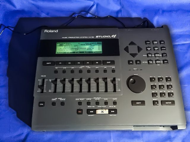 Modulo Sintetizador y Studio Musical ROLAND MV30