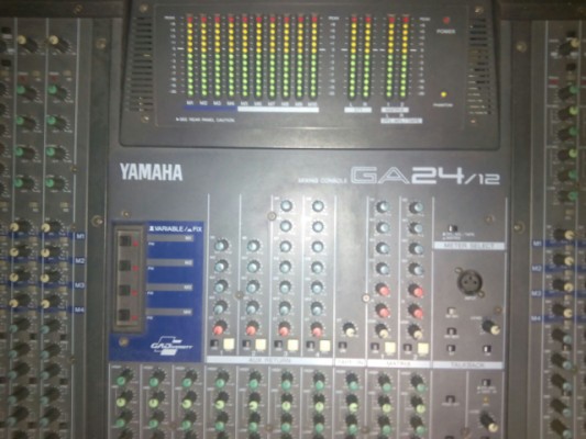 Mesa de mezclas Yamaha GA24/12