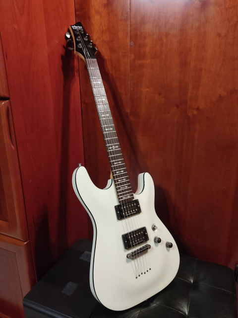 SCHECTER OMEN 6 mejorada. Superstrato.