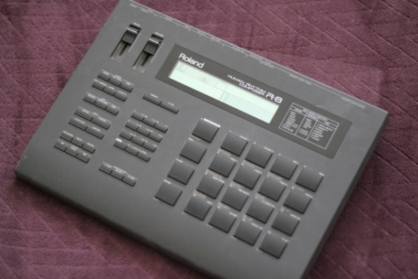 Caja de ritmos Roland R8 (Reservada)