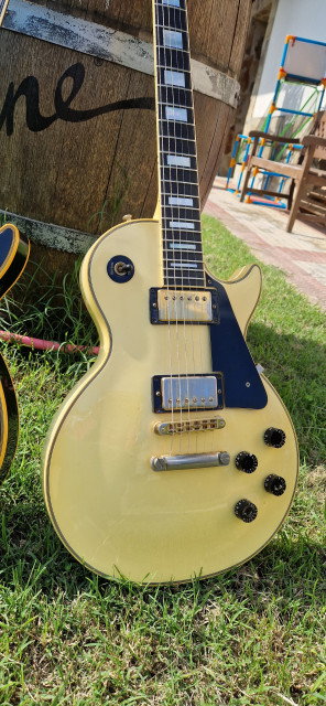 Gibson les paul Custom ( dolo queda la blanca )